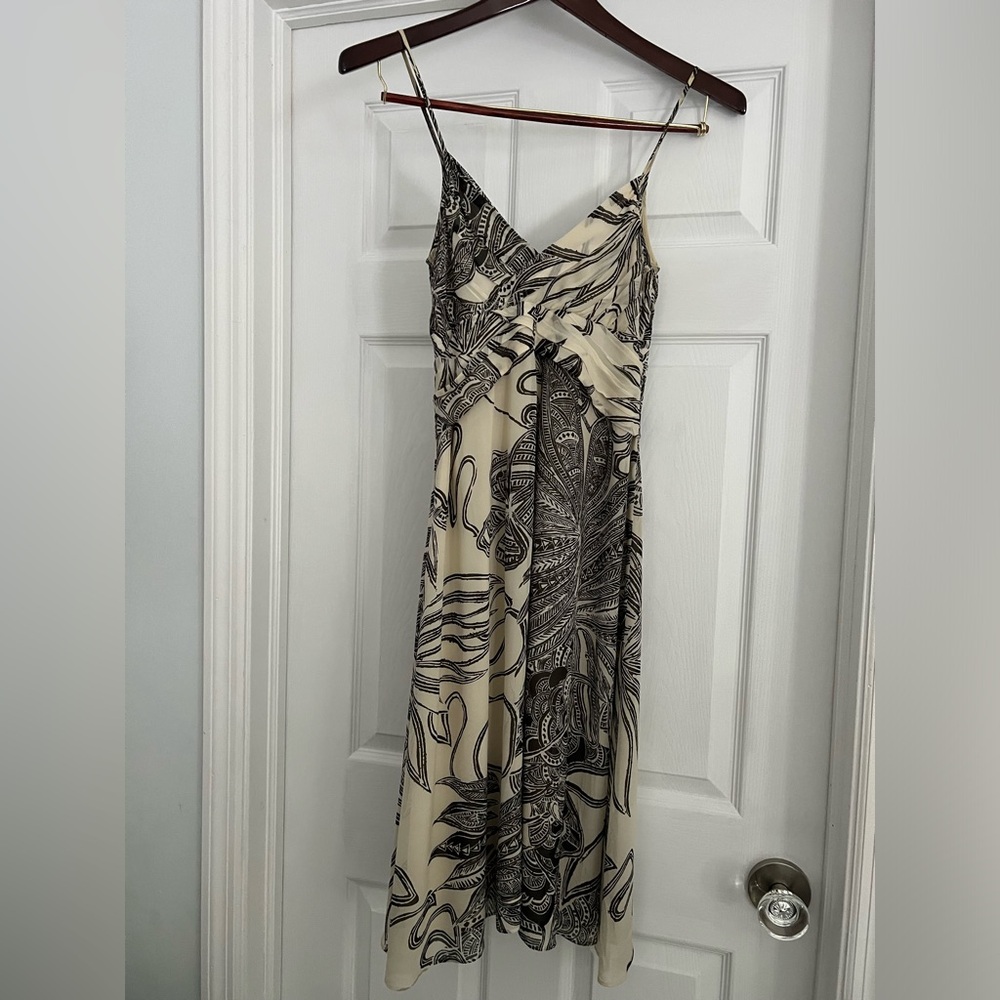 THEORY size 4  100% silk  and fully lined midi dress, excellent condition.